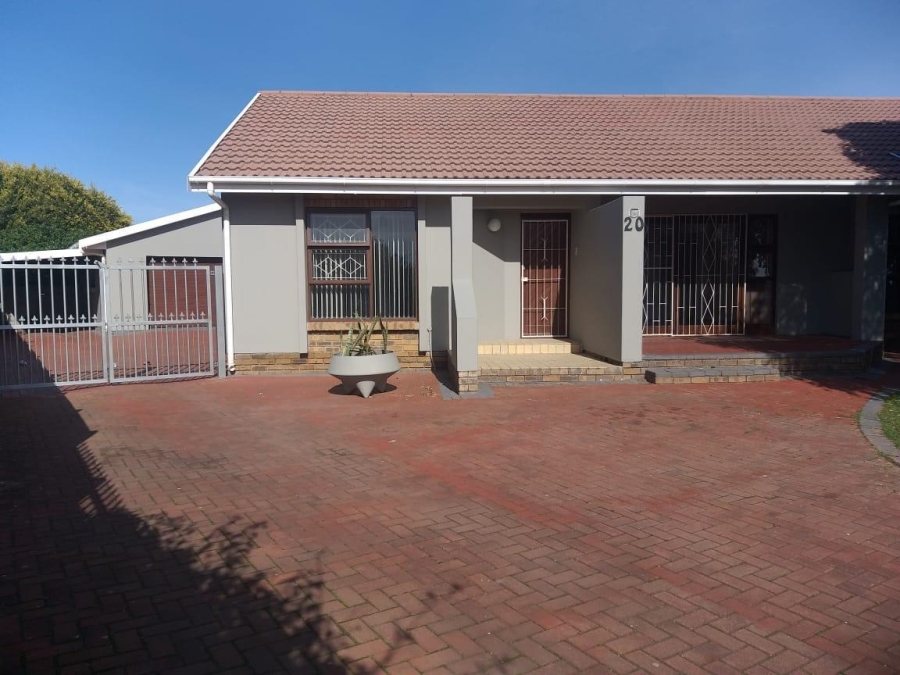 To Let 3 Bedroom Property for Rent in Heiderand Western Cape